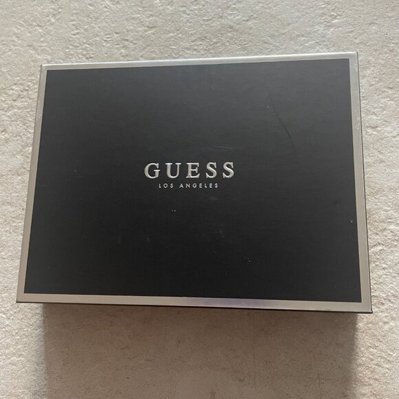 Guess Elite Passport and Card Holder NWOT - Picture 8 of 8